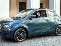 Yeni Fiat 500 İtalya’nın zirvesinde görücüye çıktı