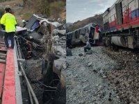 Yine iki tren kafa kafaya çarpıştı