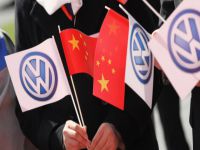 Çinliler Volkswagen'i protesto etti